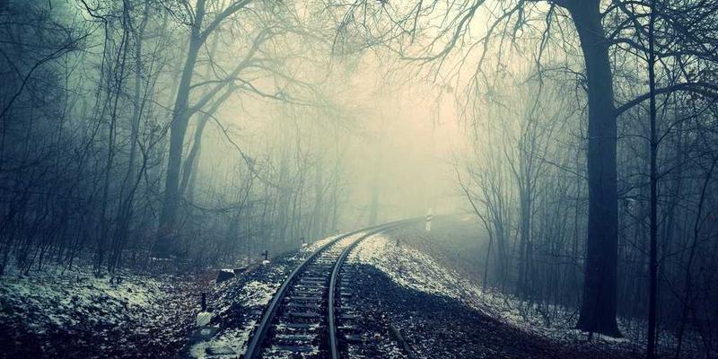 揭秘高端化妆品标签的视觉魔法：UV工艺与烫金技术如何成就品牌奢华感